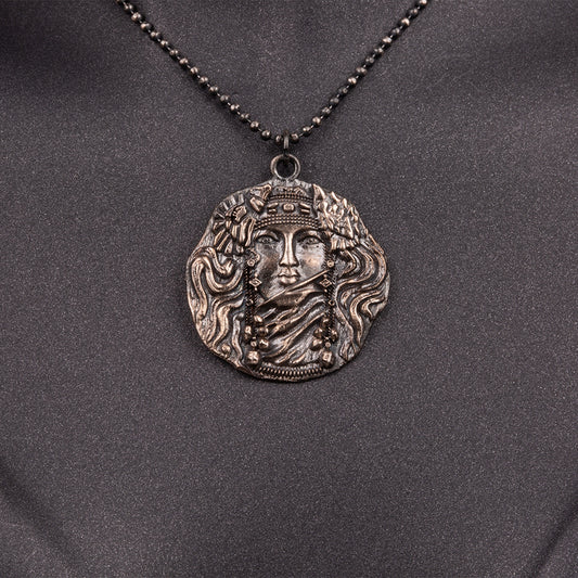 Antik Helen Kadın Figürlü Kabartmalı Madalyon Eskitme Kolye