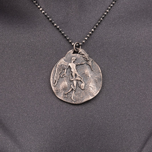 Antik Helen Melek Figürlü Kabartmalı Madalyon Eskitme Kolye